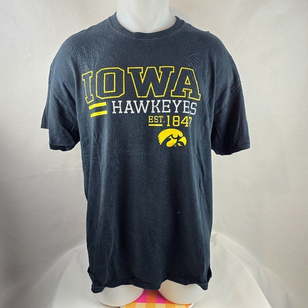 Iowa Hawkeyes T Shirt Men XL Black Gildan Ultra Cotton Graphic Tee Football Hole